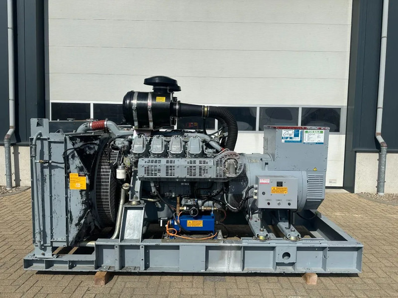 Iveco GE 8281 SRI27 00A71 Mecc Alte Spa 450 kVA generatorset ex Emergency 160 hours - Электрогенератор: фото 1 Iveco GE 8281 SRI27 00A71 Mecc Alte Spa 450 kVA generatorset ex Emergency 160 hours - Электрогенератор: фото 1