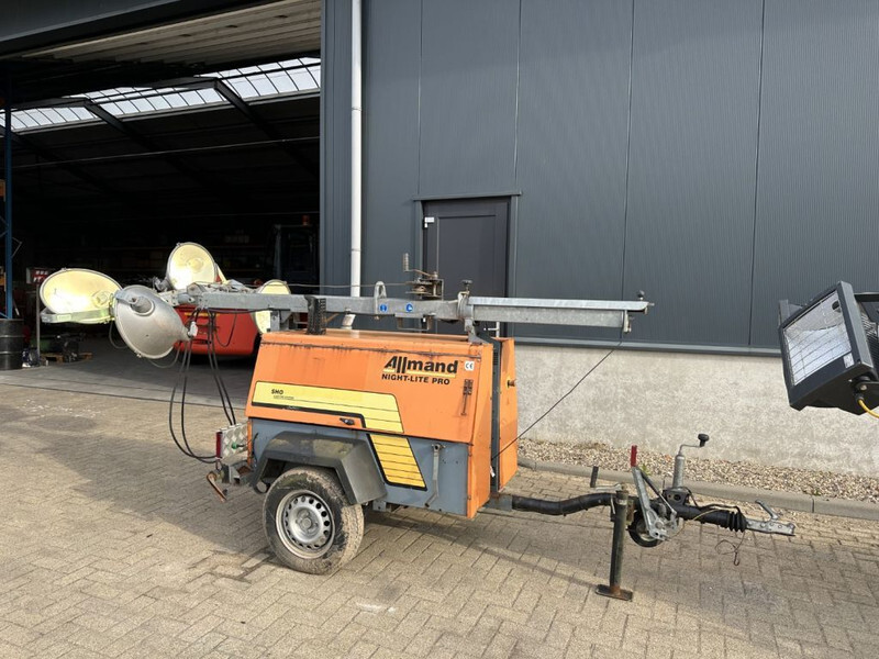 Kubota D905 Allmand Mobiele Lichtmast Aggregaat Light Tower 8.1 meter - Осветительная мачта: фото 1 Kubota D905 Allmand Mobiele Lichtmast Aggregaat Light Tower 8.1 meter - Осветительная мачта: фото 1