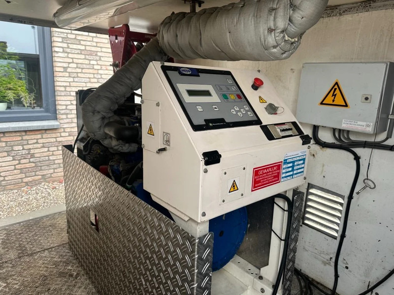 Perkins DIBO IBH-M 20015 Hogedruk unit 200 Bar 1500 L / min Mobiele Aanhanger 12.5 kVA aggregaat - Мойка высокого давления: фото 3 Perkins DIBO IBH-M 20015 Hogedruk unit 200 Bar 1500 L / min Mobiele Aanhanger 12.5 kVA aggregaat - Мойка высокого давления: фото 3