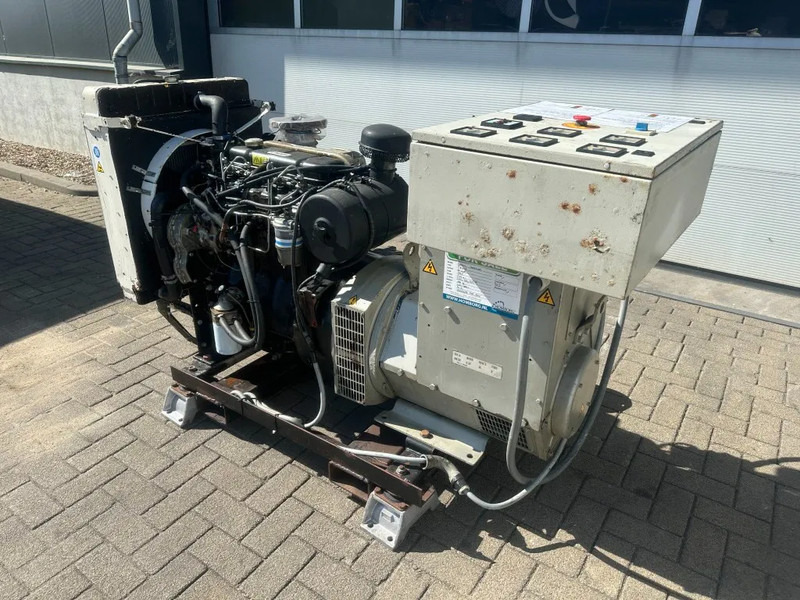 Perkins T4.236 Stamford 60 kVA generatorset 645 hours ! - Электрогенератор: фото 2 Perkins T4.236 Stamford 60 kVA generatorset 645 hours ! - Электрогенератор: фото 2