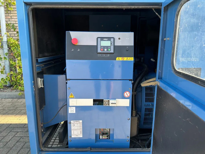 SDMO J110K John Deere 110 kVa silent noodstroom generatorset as New ! 40 hours ! - Электрогенератор: фото 2 SDMO J110K John Deere 110 kVa silent noodstroom generatorset as New ! 40 hours ! - Электрогенератор: фото 2