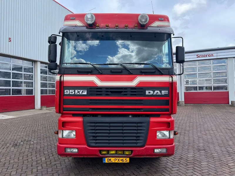 DAF XF FAR 95XF.380 EURO 2 - Грузовик для перевозки животных: фото 2 DAF XF FAR 95XF.380 EURO 2 - Грузовик для перевозки животных: фото 2