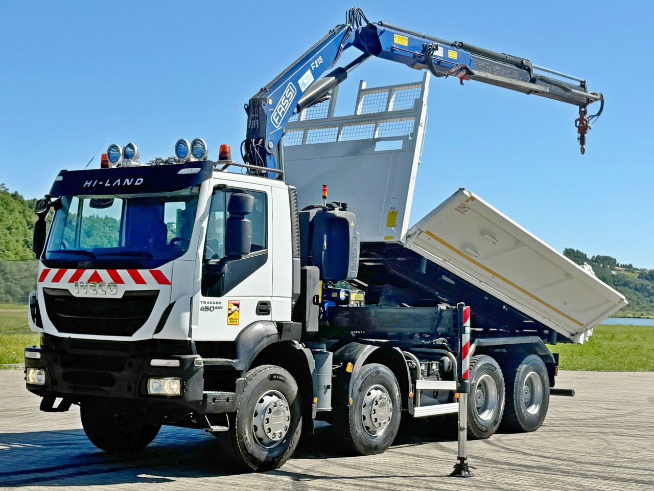 Iveco TRAKKER 450 * FASSI F215A.0.22 + FUNK / 8x4 *TOP - Самосвал, Автоманипулятор: фото 3 Iveco TRAKKER 450 * FASSI F215A.0.22 + FUNK / 8x4 *TOP - Самосвал, Автоманипулятор: фото 3