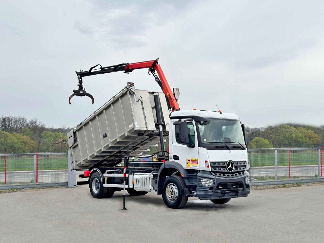 Mercedes-Benz AROCS 1830* KIPPER 5,00m * PK 7.501 SLD A + FUNK - Самосвал, Автоманипулятор: фото 2 Mercedes-Benz AROCS 1830* KIPPER 5,00m * PK 7.501 SLD A + FUNK - Самосвал, Автоманипулятор: фото 2