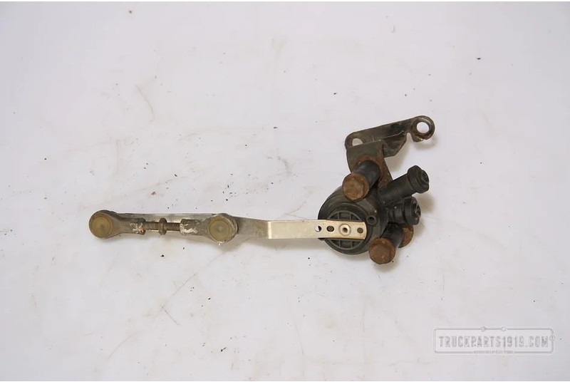 Iveco Body & Chassis Parts Hoogteregelaar Iveco Used - Подвеска кабины для Грузовиков: фото 1 Iveco Body & Chassis Parts Hoogteregelaar Iveco Used - Подвеска кабины для Грузовиков: фото 1