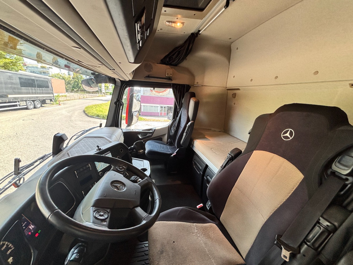 MERCEDES Actros 1848 - Грузовик с закрытым кузовом: фото 4 MERCEDES Actros 1848 - Грузовик с закрытым кузовом: фото 4