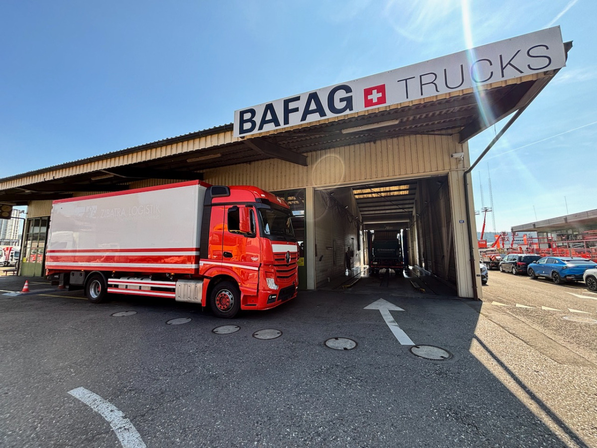 MERCEDES Actros 1848 - Грузовик с закрытым кузовом: фото 2 MERCEDES Actros 1848 - Грузовик с закрытым кузовом: фото 2