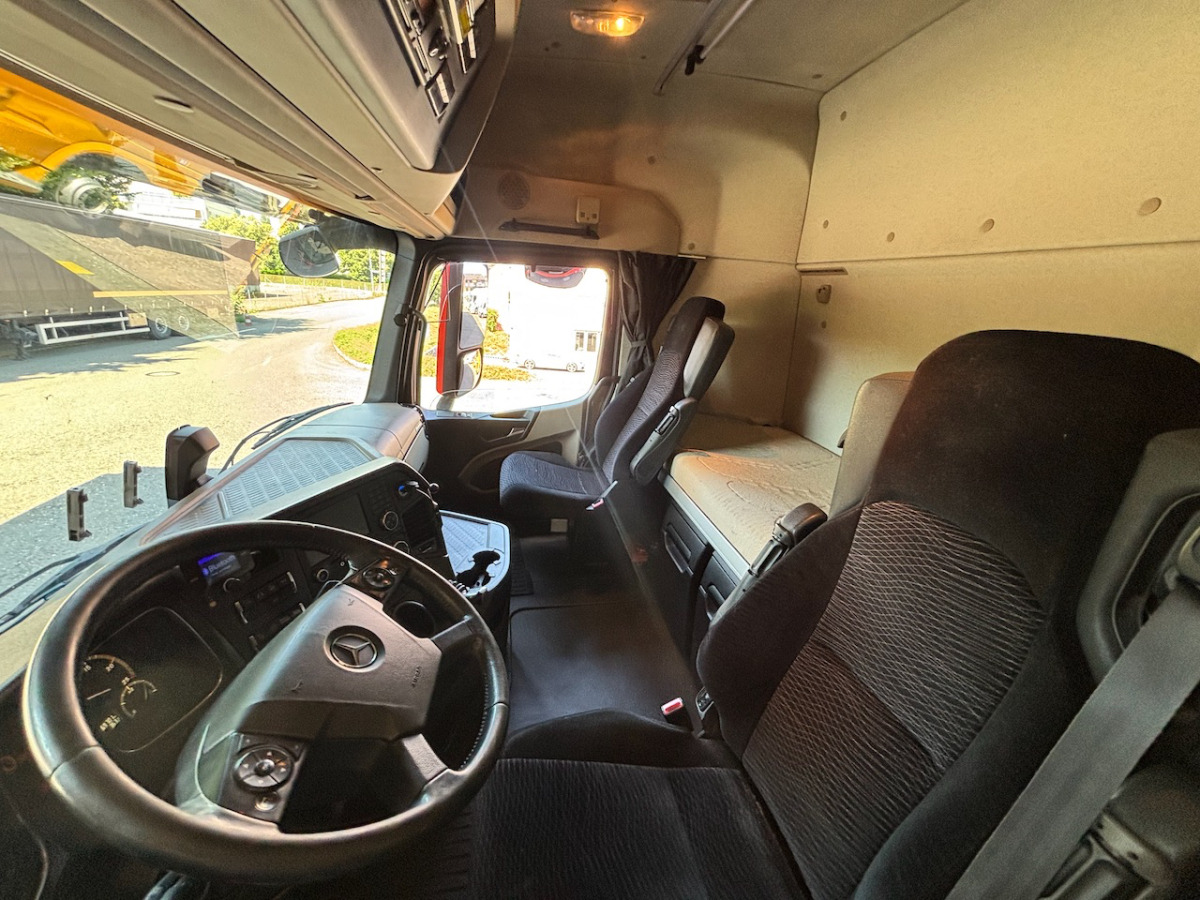 MERCEDES Actros 1848 - Грузовик с закрытым кузовом: фото 4 MERCEDES Actros 1848 - Грузовик с закрытым кузовом: фото 4