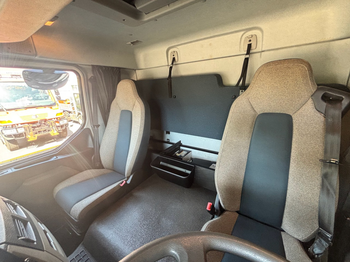 VOLVO FL-280 - Тентованный грузовик: фото 5 VOLVO FL-280 - Тентованный грузовик: фото 5