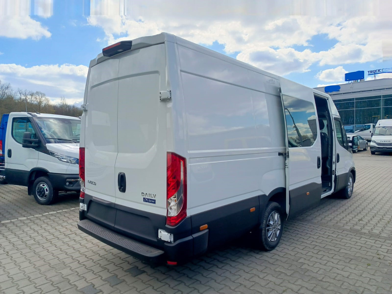 IVECO Daily 35 180 7-Sitzer - Пассажирский фургон, Грузопассажирский фургон: фото 4 IVECO Daily 35 180 7-Sitzer - Пассажирский фургон, Грузопассажирский фургон: фото 4