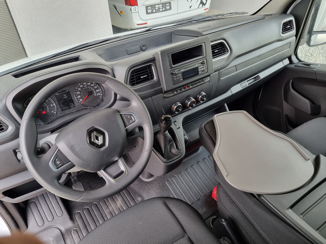 Renault Master 165 Koffer Platform Tiefrahmen - Фургон с закрытым кузовом: фото 5 Renault Master 165 Koffer Platform Tiefrahmen - Фургон с закрытым кузовом: фото 5