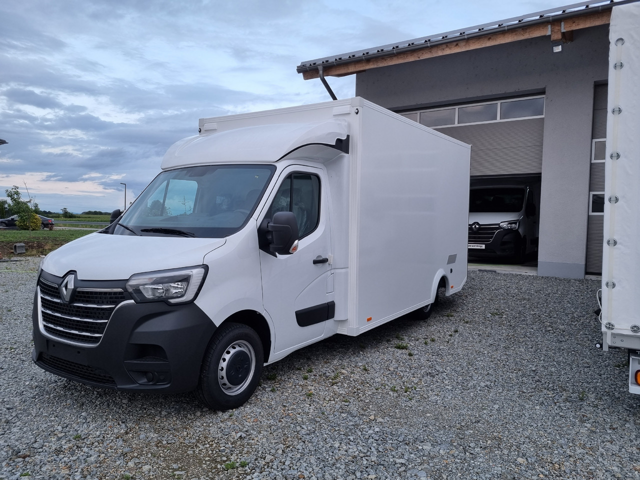 Renault Master 165 Koffer Platform Tiefrahmen - Фургон с закрытым кузовом: фото 4 Renault Master 165 Koffer Platform Tiefrahmen - Фургон с закрытым кузовом: фото 4