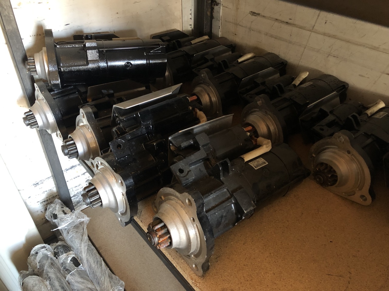 MAN STARTING MOTOR 24V MITSUBISHI - Стартер для Грузовиков: фото 4 MAN STARTING MOTOR 24V MITSUBISHI - Стартер для Грузовиков: фото 4