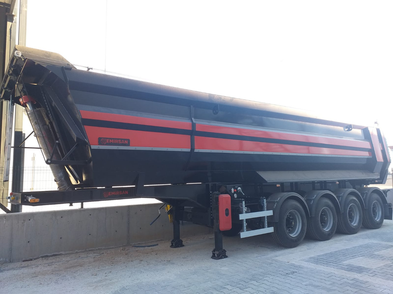 EMIRSAN SELF-STEERING, 4 AXLE U TYPE TIPPER - Самосвальный полуприцеп: фото 5 EMIRSAN SELF-STEERING, 4 AXLE U TYPE TIPPER - Самосвальный полуприцеп: фото 5