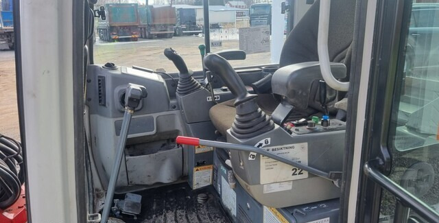 Takeuchi TB250 - Мини-экскаватор: фото 5 Takeuchi TB250 - Мини-экскаватор: фото 5