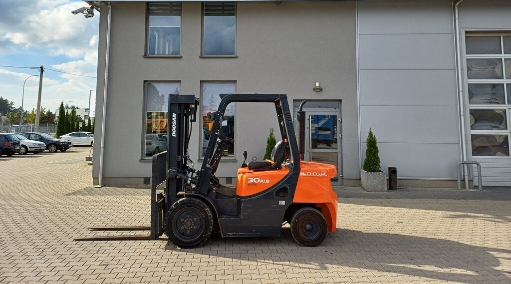 Doosan D30 GP PLUS - Дизельный погрузчик: фото 1 Doosan D30 GP PLUS - Дизельный погрузчик: фото 1