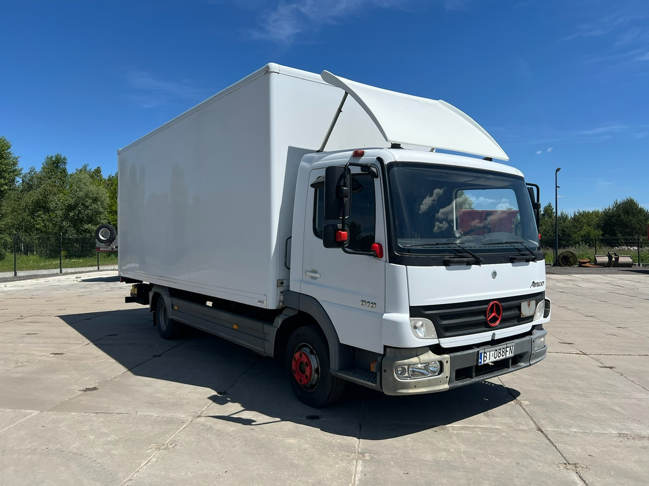 Mercedes-Benz ATEGO 818 dostawczy winda - Грузовик с закрытым кузовом: фото 3 Mercedes-Benz ATEGO 818 dostawczy winda - Грузовик с закрытым кузовом: фото 3