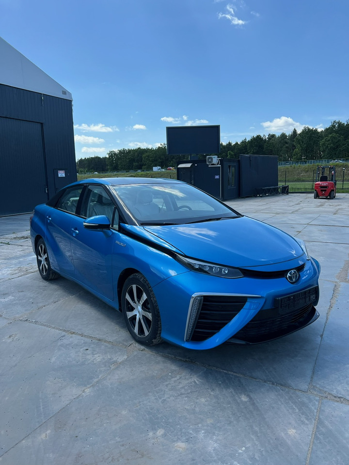 Toyota Mirai - Седан: фото 4 Toyota Mirai - Седан: фото 4