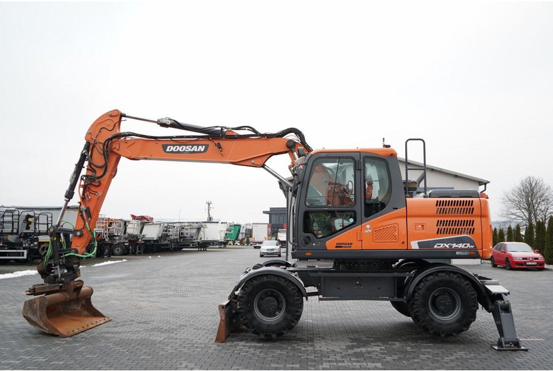 Doosan DX 140W / KOPARKA KOŁOWA / JOYSTICK / POWERTILT OBROTNICA - Колёсный экскаватор: фото 2 Doosan DX 140W / KOPARKA KOŁOWA / JOYSTICK / POWERTILT OBROTNICA - Колёсный экскаватор: фото 2