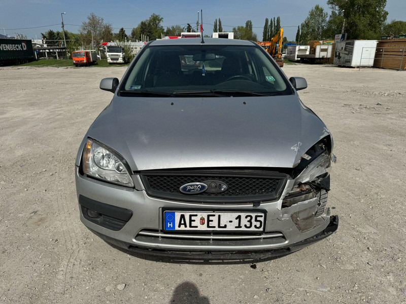 Ford Focus 1,6 i - Damaged Car - Хэтчбек: фото 3 Ford Focus 1,6 i - Damaged Car - Хэтчбек: фото 3