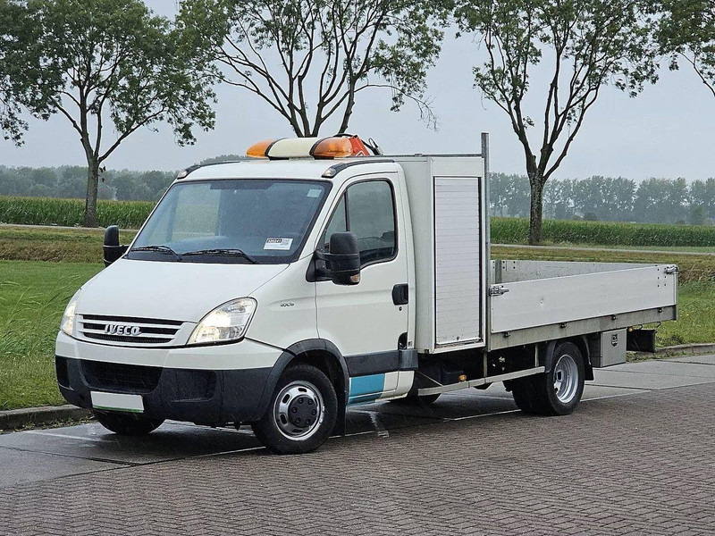 Iveco Daily 40C15 - Flatbed + crane - Малотоннажный бортовой грузовик, Автоманипулятор: фото 1 Iveco Daily 40C15 - Flatbed + crane - Малотоннажный бортовой грузовик, Автоманипулятор: фото 1