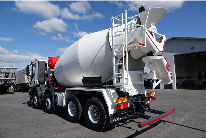 Iveco TRAKKER 410 / 8X4 / BETONOMIESZARKA 9 M3 / PUTZMEISTER / ALUFELG - Автобетоносмеситель: фото 4 Iveco TRAKKER 410 / 8X4 / BETONOMIESZARKA 9 M3 / PUTZMEISTER / ALUFELG - Автобетоносмеситель: фото 4