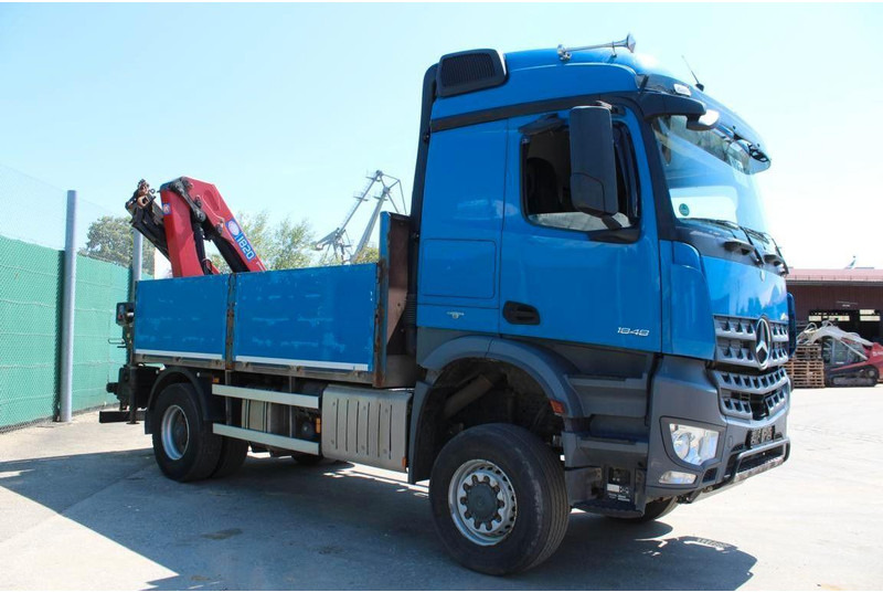 Mercedes-Benz 1848 4x4 Crane HMF 1820 - Грузовик бортовой/ Платформа, Автоманипулятор: фото 2 Mercedes-Benz 1848 4x4 Crane HMF 1820 - Грузовик бортовой/ Платформа, Автоманипулятор: фото 2