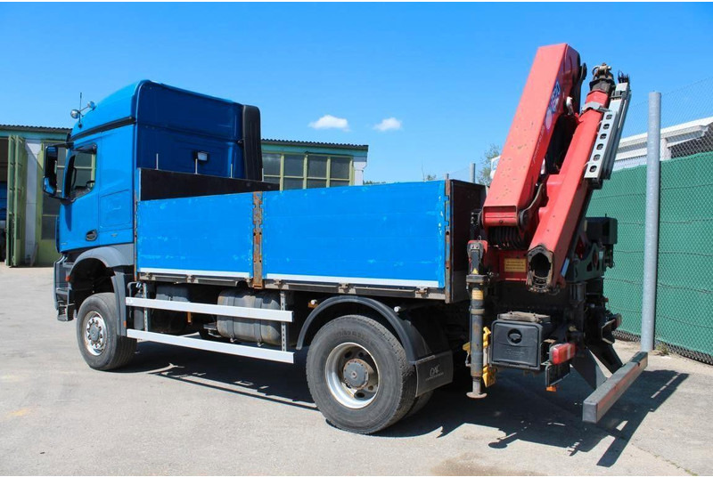 Mercedes-Benz 1848 4x4 Crane HMF 1820 - Грузовик бортовой/ Платформа, Автоманипулятор: фото 3 Mercedes-Benz 1848 4x4 Crane HMF 1820 - Грузовик бортовой/ Платформа, Автоманипулятор: фото 3