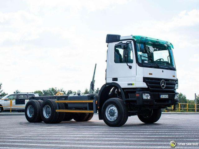 Mercedes-Benz 3332 AK 6x6 chassis cab - Грузовик-шасси, Автоманипулятор: фото 2 Mercedes-Benz 3332 AK 6x6 chassis cab - Грузовик-шасси, Автоманипулятор: фото 2
