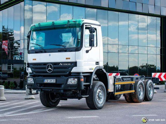 Mercedes-Benz 3332 AK 6x6 chassis cab - Грузовик-шасси, Автоманипулятор: фото 4 Mercedes-Benz 3332 AK 6x6 chassis cab - Грузовик-шасси, Автоманипулятор: фото 4
