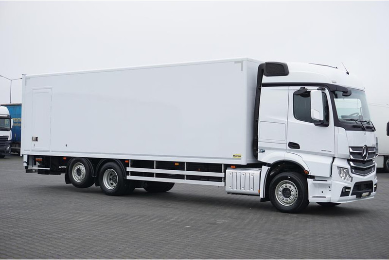 Mercedes-Benz ACTROS / 2645 / E 6 / KONTENER + WINDA / 22 PALETY / ŁAD. 13 467 - Грузовик с закрытым кузовом: фото 4 Mercedes-Benz ACTROS / 2645 / E 6 / KONTENER + WINDA / 22 PALETY / ŁAD. 13 467 - Грузовик с закрытым кузовом: фото 4