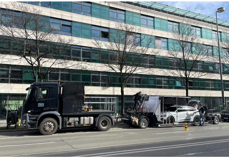 Mercedes-Benz Arocs 2143 Specialized for MOVIE production - Тягач: фото 5 Mercedes-Benz Arocs 2143 Specialized for MOVIE production - Тягач: фото 5