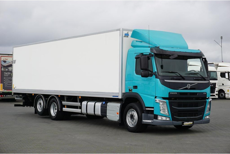 Volvo FM / 330 / E 6 / CHŁODNIA + WINDA / 23 PALETY / OŚ SKRĘTNA / DŁ - Рефрижератор: фото 1 Volvo FM / 330 / E 6 / CHŁODNIA + WINDA / 23 PALETY / OŚ SKRĘTNA / DŁ - Рефрижератор: фото 1