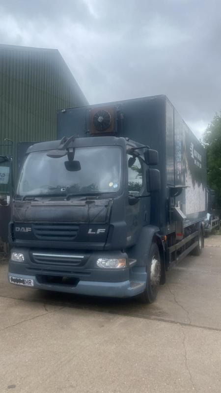 DAF LF 55-220 18 Ton Boxvan Fitted paper and Fabric Shredding Machine - Грузовик с закрытым кузовом, Коммунальная/ Специальная техника: фото 1 DAF LF 55-220 18 Ton Boxvan Fitted paper and Fabric Shredding Machine - Грузовик с закрытым кузовом, Коммунальная/ Специальная техника: фото 1