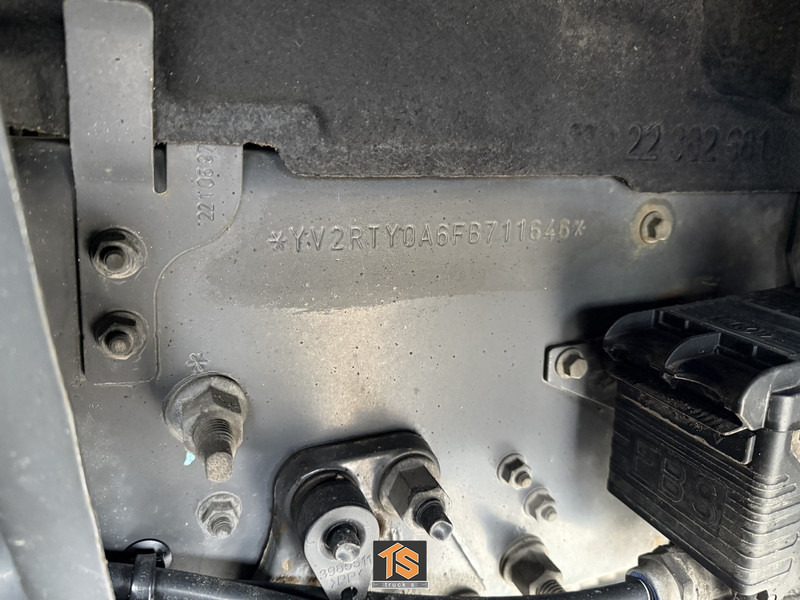 Volvo FH 460 - 2 TANKS - NL TOP TRUCK - HEBESATTEL - LIFTING FIFTH WHEEL - TUV 9/25 - Тягач: фото 4 Volvo FH 460 - 2 TANKS - NL TOP TRUCK - HEBESATTEL - LIFTING FIFTH WHEEL - TUV 9/25 - Тягач: фото 4