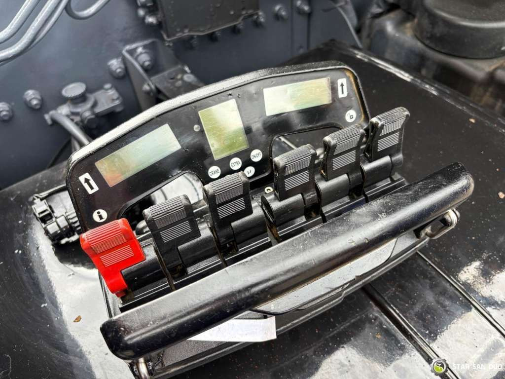 Самосвал Mercedes-Benz Actros 1841 AK 4x4 Hiab 288E-7 Crane Kipper: фото 27 Самосвал Mercedes-Benz Actros 1841 AK 4x4 Hiab 288E-7 Crane Kipper: фото 27