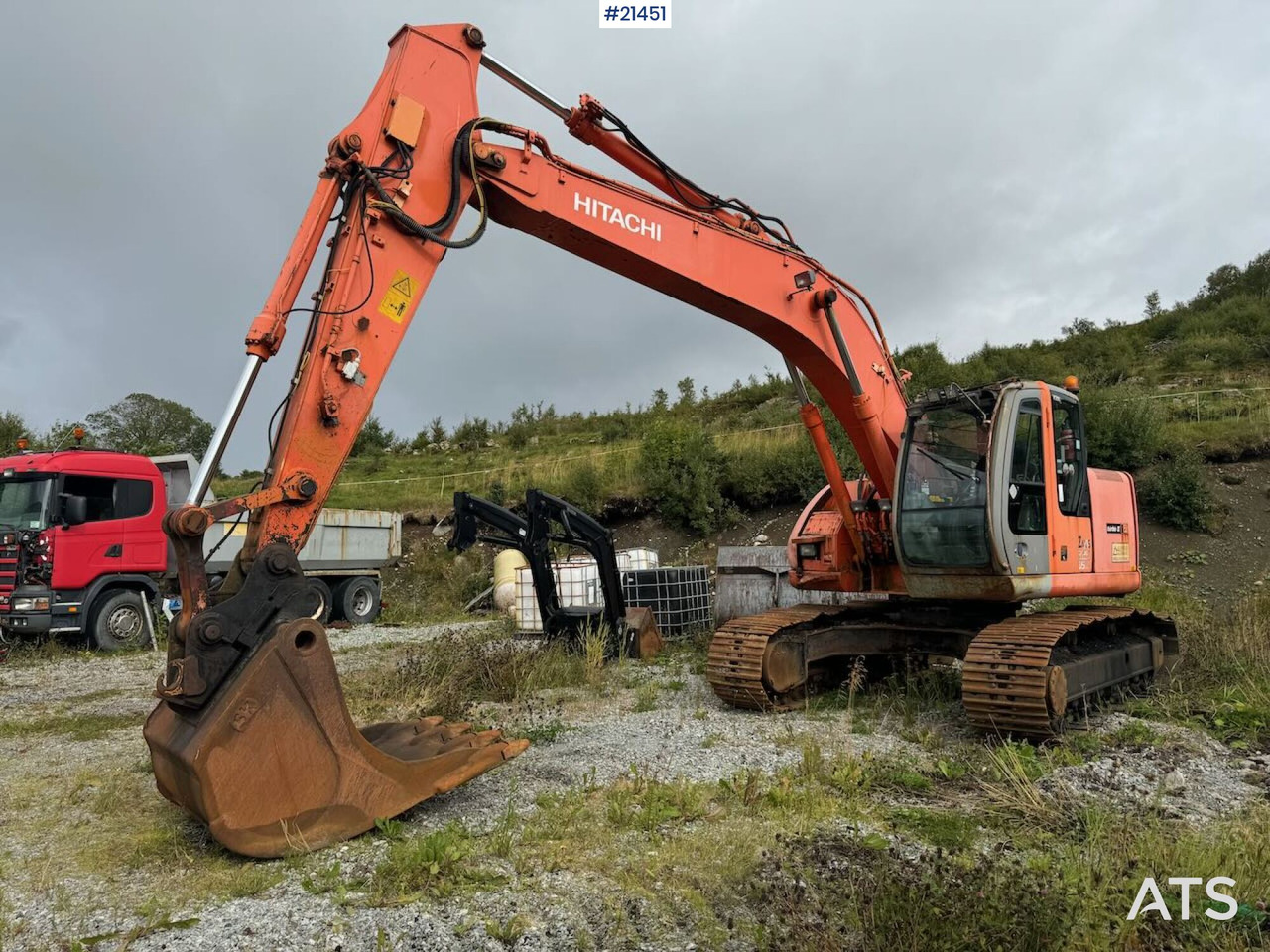Hitachi ZX225 US - Гусеничный экскаватор: фото 1 Hitachi ZX225 US - Гусеничный экскаватор: фото 1