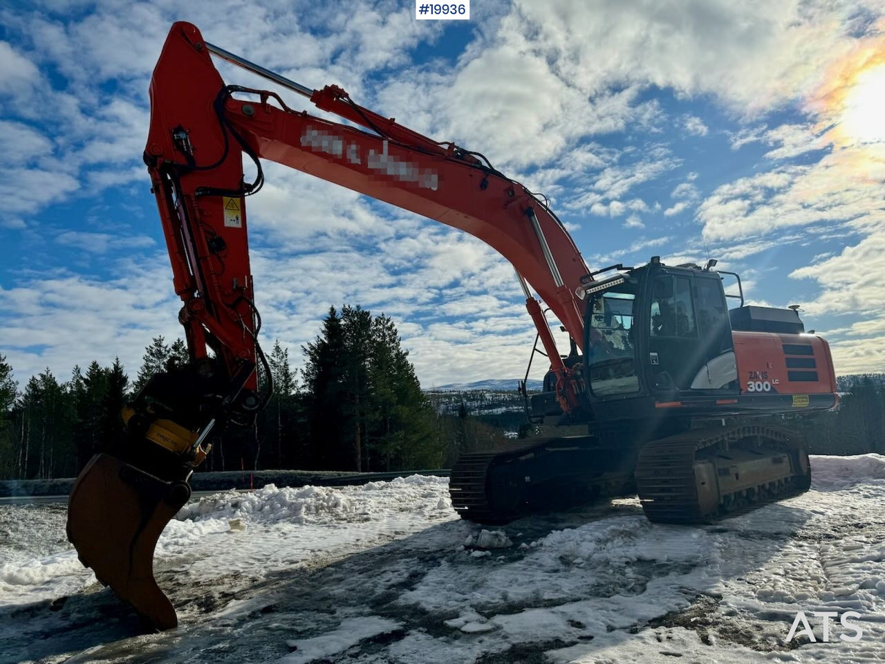 Hitachi ZX300LC-6 - Экскаватор: фото 1 Hitachi ZX300LC-6 - Экскаватор: фото 1