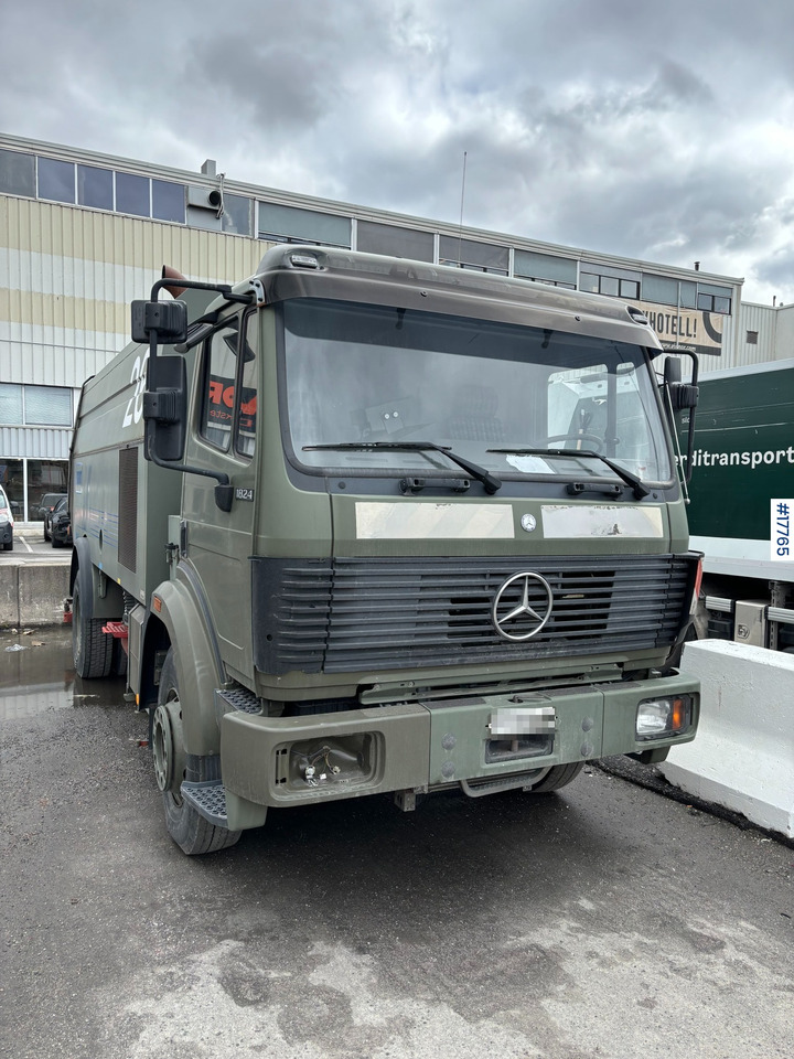 Mercedes 1824 - Подметально-уборочная машина: фото 1 Mercedes 1824 - Подметально-уборочная машина: фото 1