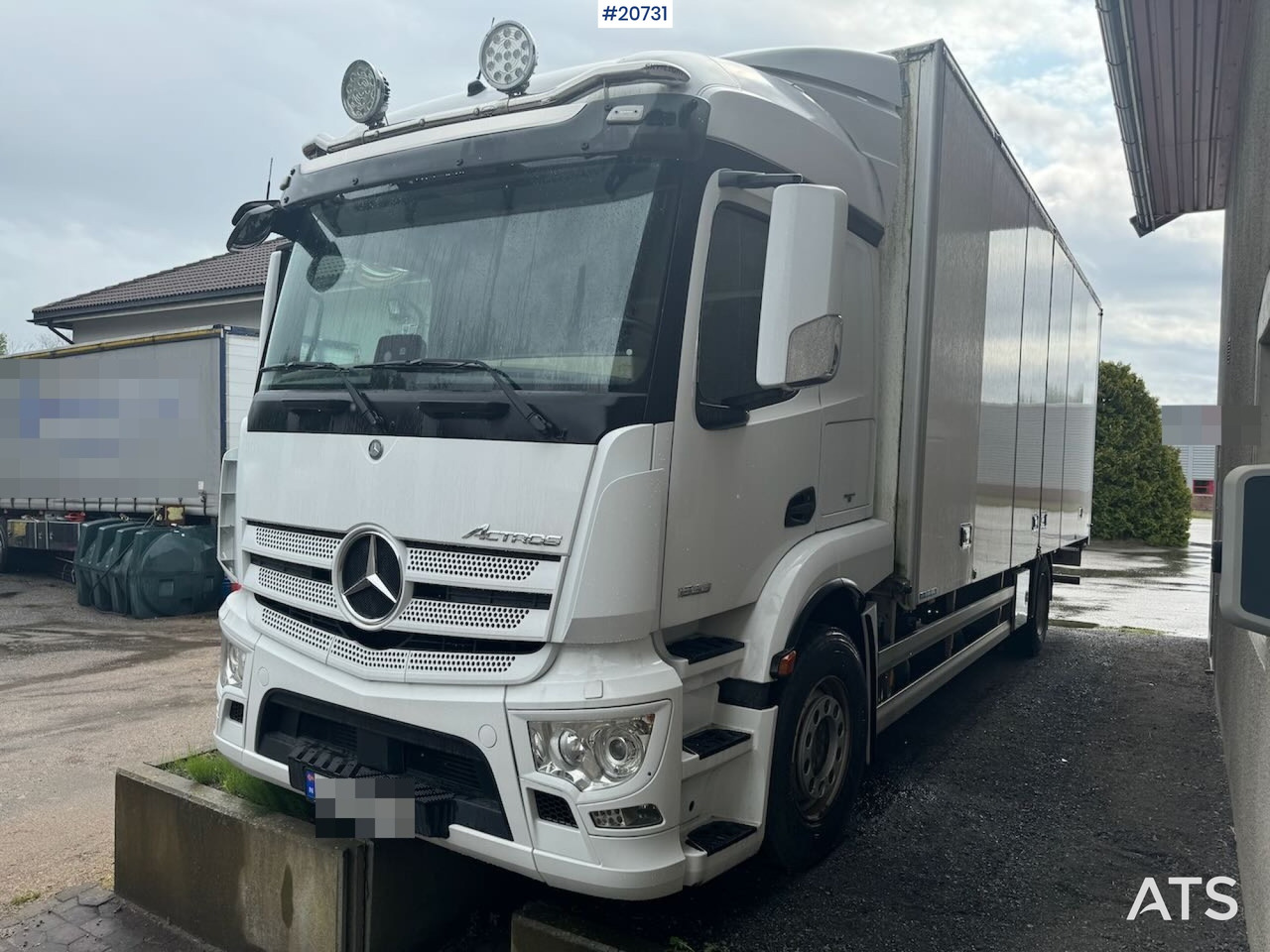 Mercedes Actros 1833 - Грузовик с закрытым кузовом: фото 1 Mercedes Actros 1833 - Грузовик с закрытым кузовом: фото 1