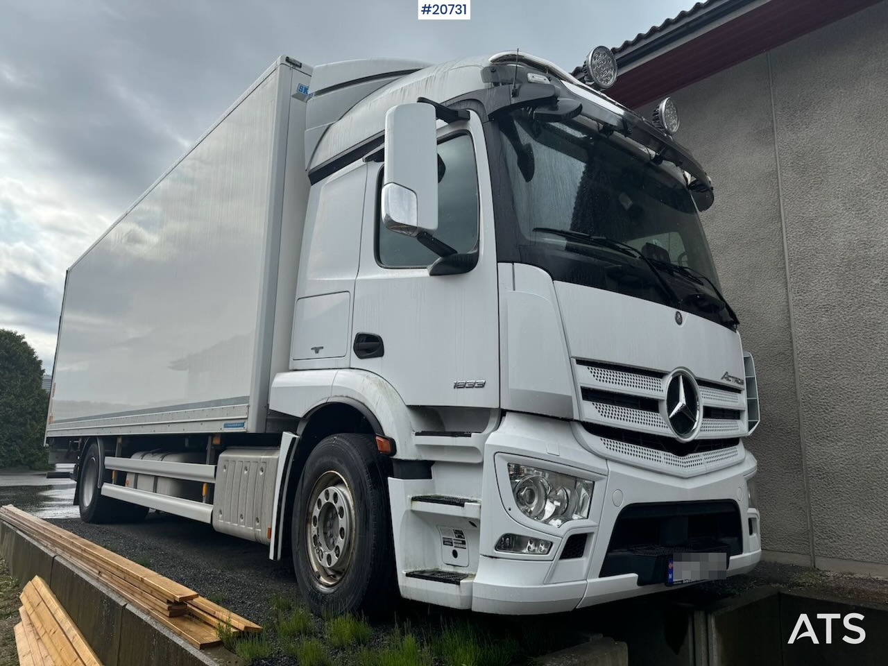 Mercedes Actros 1833 - Грузовик с закрытым кузовом: фото 4 Mercedes Actros 1833 - Грузовик с закрытым кузовом: фото 4