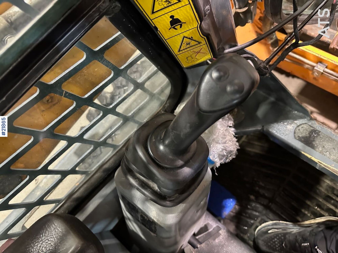 Мини-погрузчик с бортовым поворотом Mustang 220R kompaktlaster m/planeringskuffe og pallegafler: фото 23 Мини-погрузчик с бортовым поворотом Mustang 220R kompaktlaster m/planeringskuffe og pallegafler: фото 23