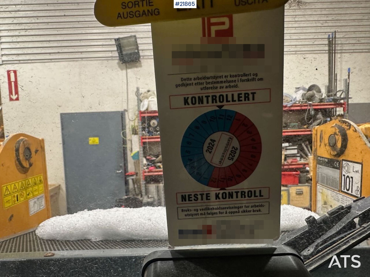 Мини-погрузчик с бортовым поворотом Mustang 220R kompaktlaster m/planeringskuffe og pallegafler: фото 25 Мини-погрузчик с бортовым поворотом Mustang 220R kompaktlaster m/planeringskuffe og pallegafler: фото 25