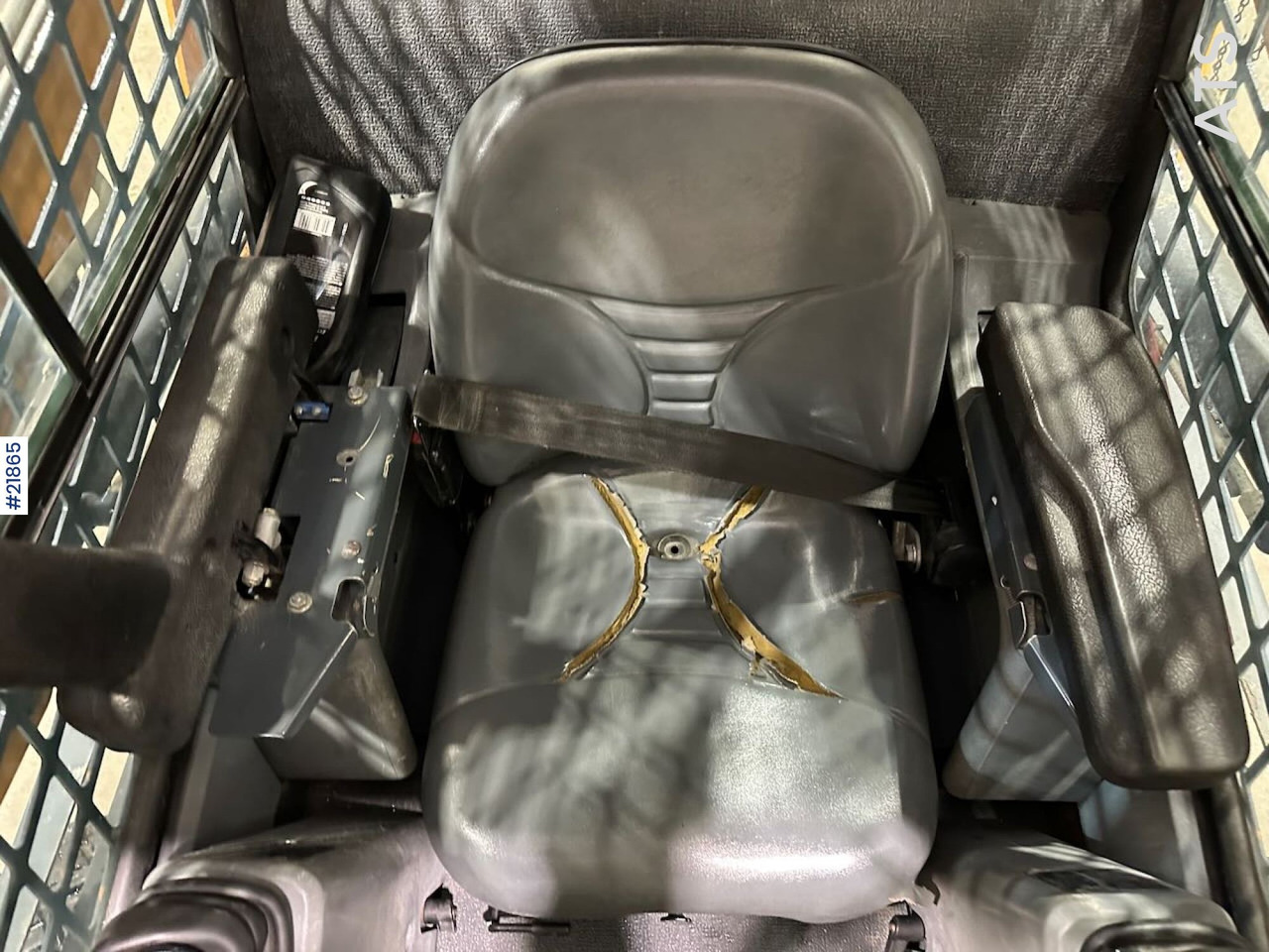 Мини-погрузчик с бортовым поворотом Mustang 220R kompaktlaster m/planeringskuffe og pallegafler: фото 14 Мини-погрузчик с бортовым поворотом Mustang 220R kompaktlaster m/planeringskuffe og pallegafler: фото 14