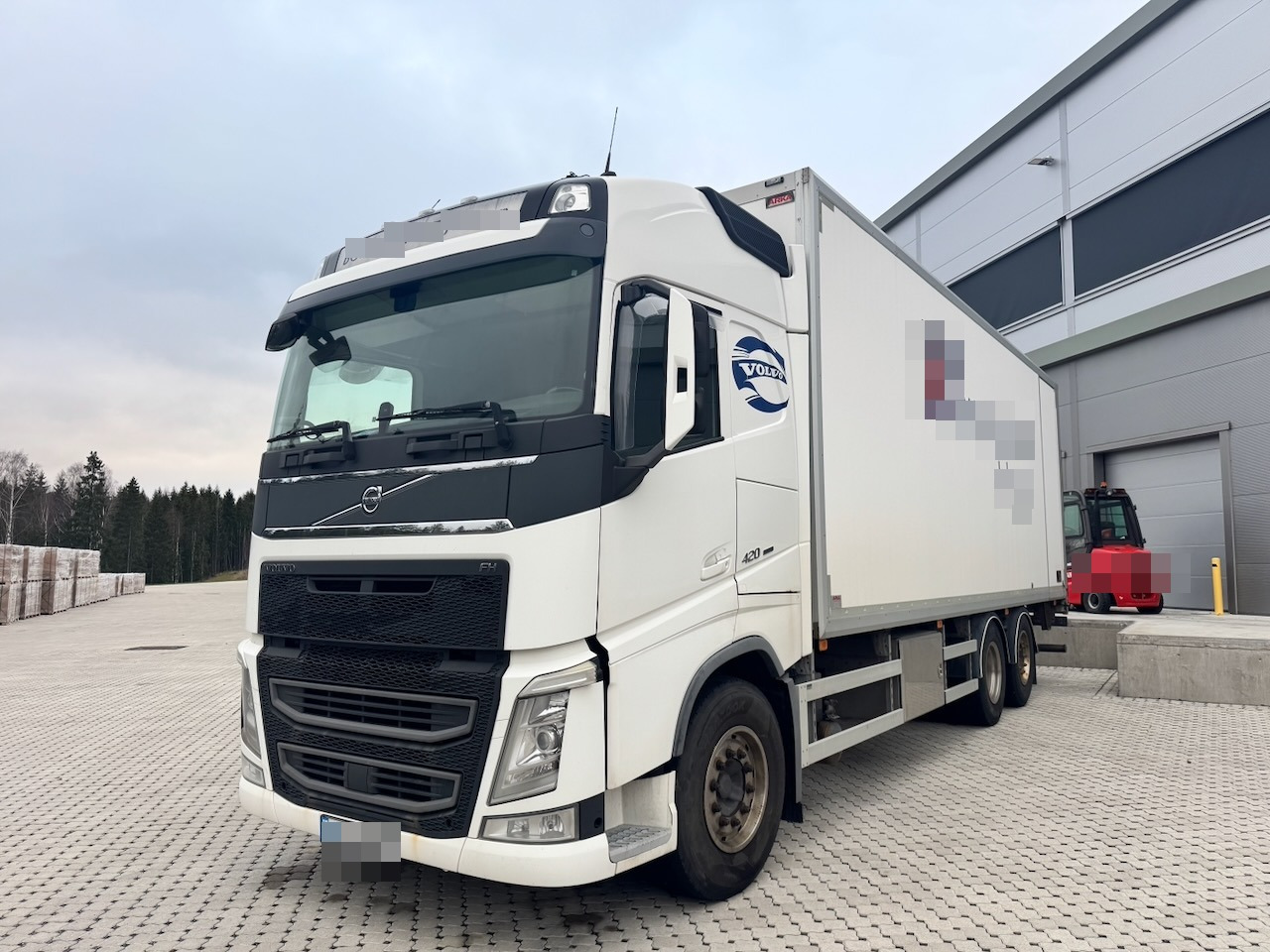 Volvo 2015 Volvo FH420 6x2 Skapbil. Eu-godkjent. SE VIDEO - Грузовик с закрытым кузовом: фото 1 Volvo 2015 Volvo FH420 6x2 Skapbil. Eu-godkjent. SE VIDEO - Грузовик с закрытым кузовом: фото 1