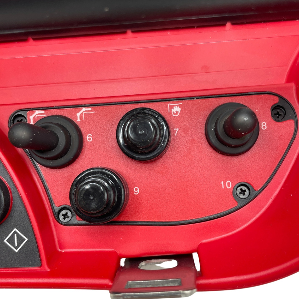 Right panel with button radio remote Scanreco RC400 - Электрическая система для Кранов-манипуляторов: фото 2 Right panel with button radio remote Scanreco RC400 - Электрическая система для Кранов-манипуляторов: фото 2