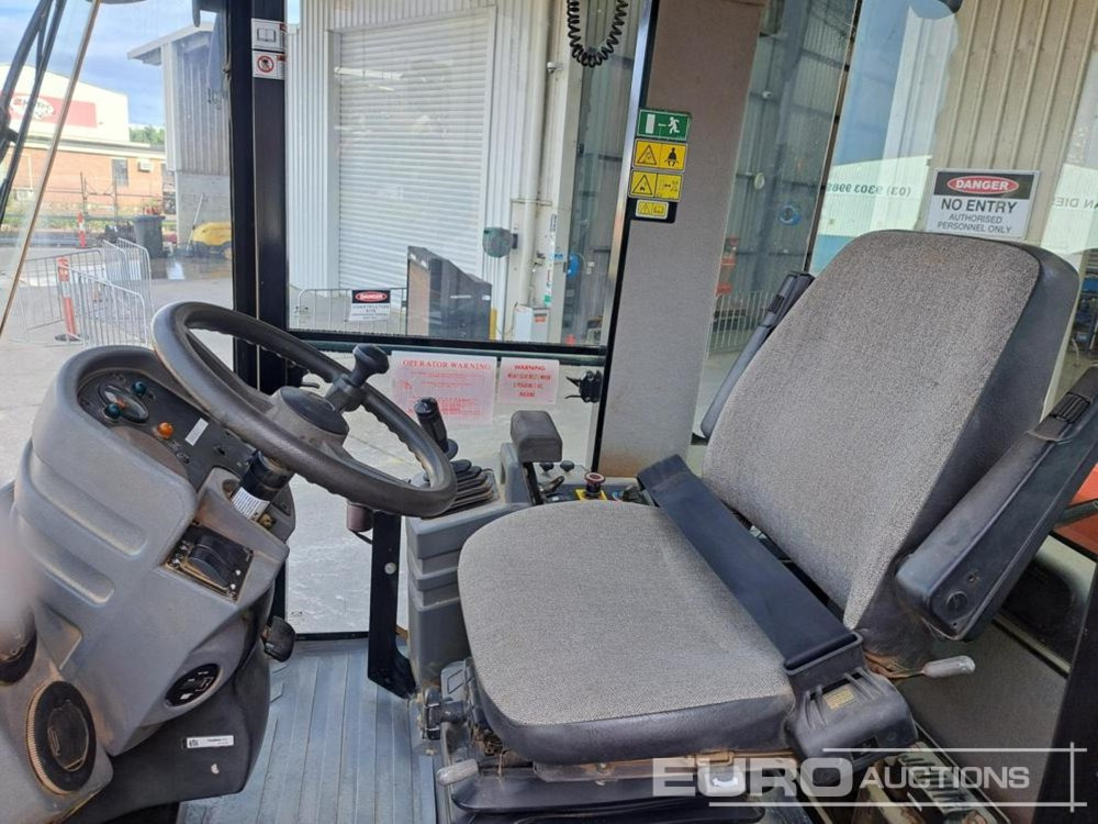 2011 CAT CS74 - Каток: фото 4 2011 CAT CS74 - Каток: фото 4