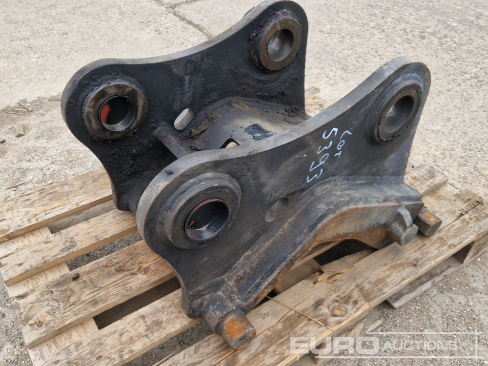 Hydraulic Quick Coupler CW30 to suit Komatsu PC210 - Ковш: фото 1 Hydraulic Quick Coupler CW30 to suit Komatsu PC210 - Ковш: фото 1