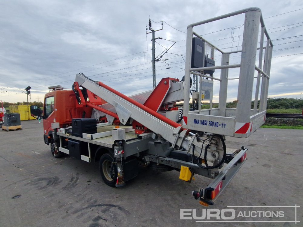 Nissan Cabstar 35.12 - Грузовик с подъемником: фото 3 Nissan Cabstar 35.12 - Грузовик с подъемником: фото 3