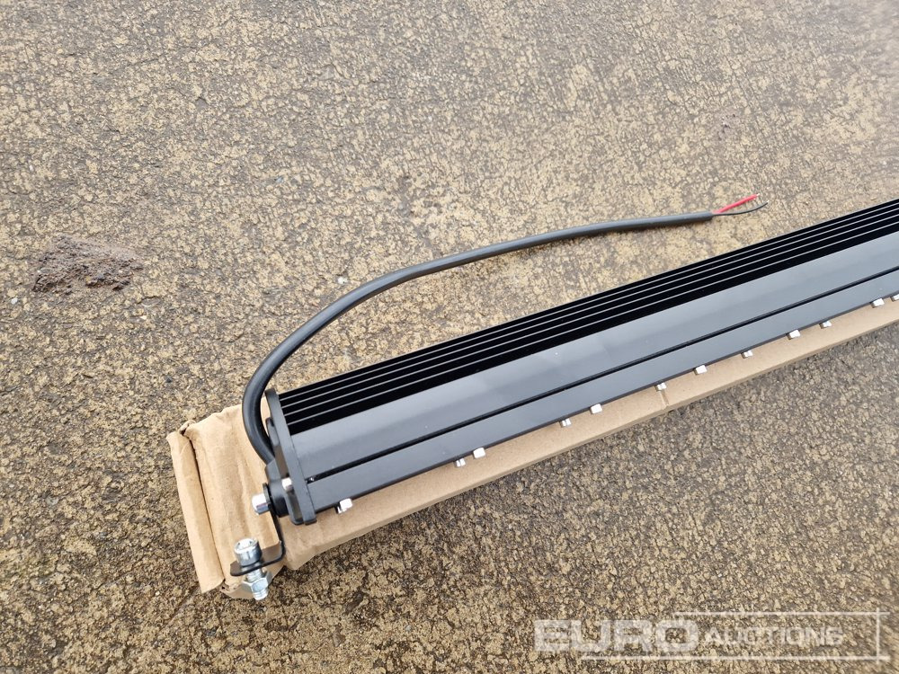 Оборудование для гаражей/ Мастерских Unused 32" 300W Combo Beam LED Light Bar, Mounting Brackets, IP68 Waterproof: фото 7